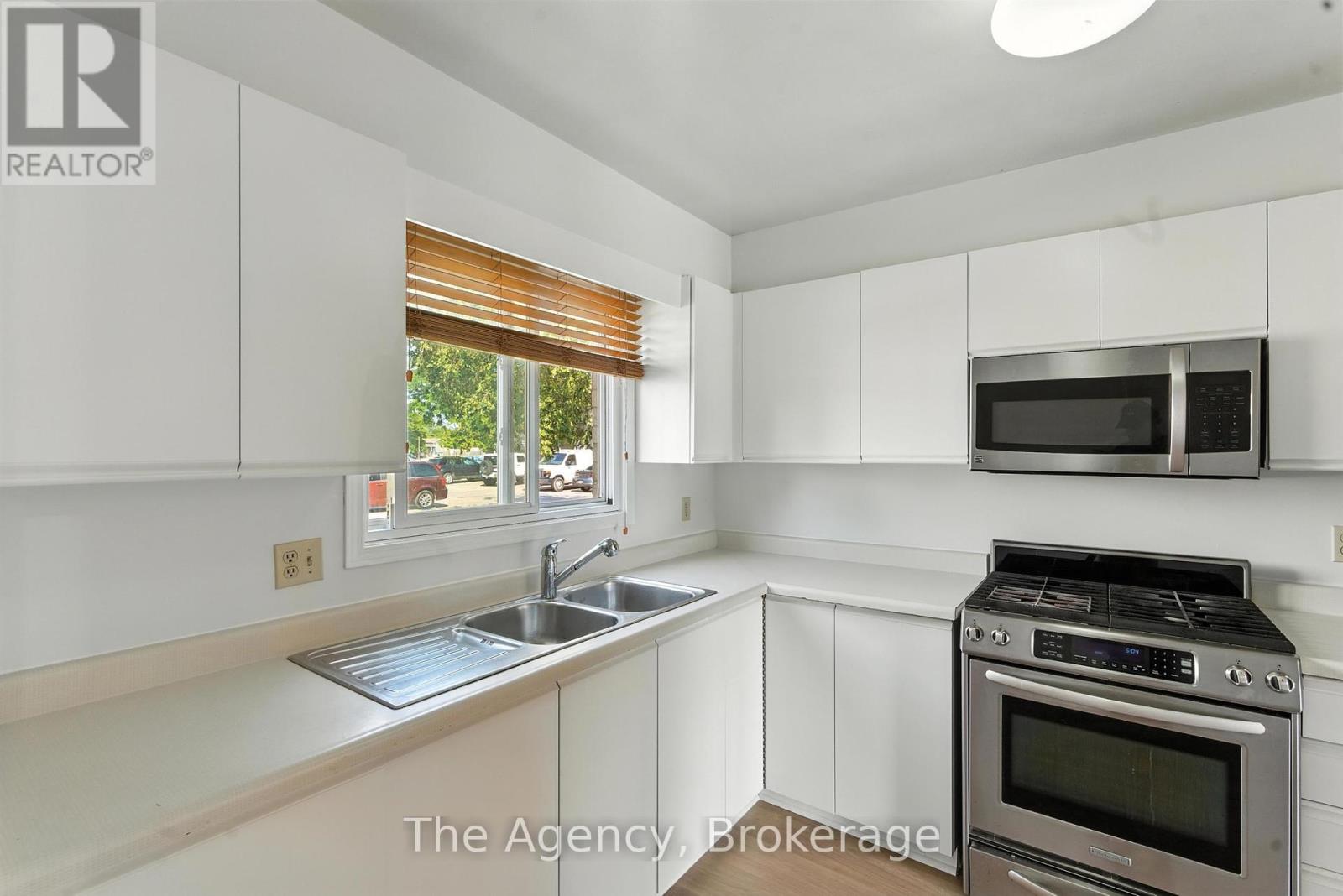 Photo 1 of 44 65 Dorchester Boulevard, St Catharines ON