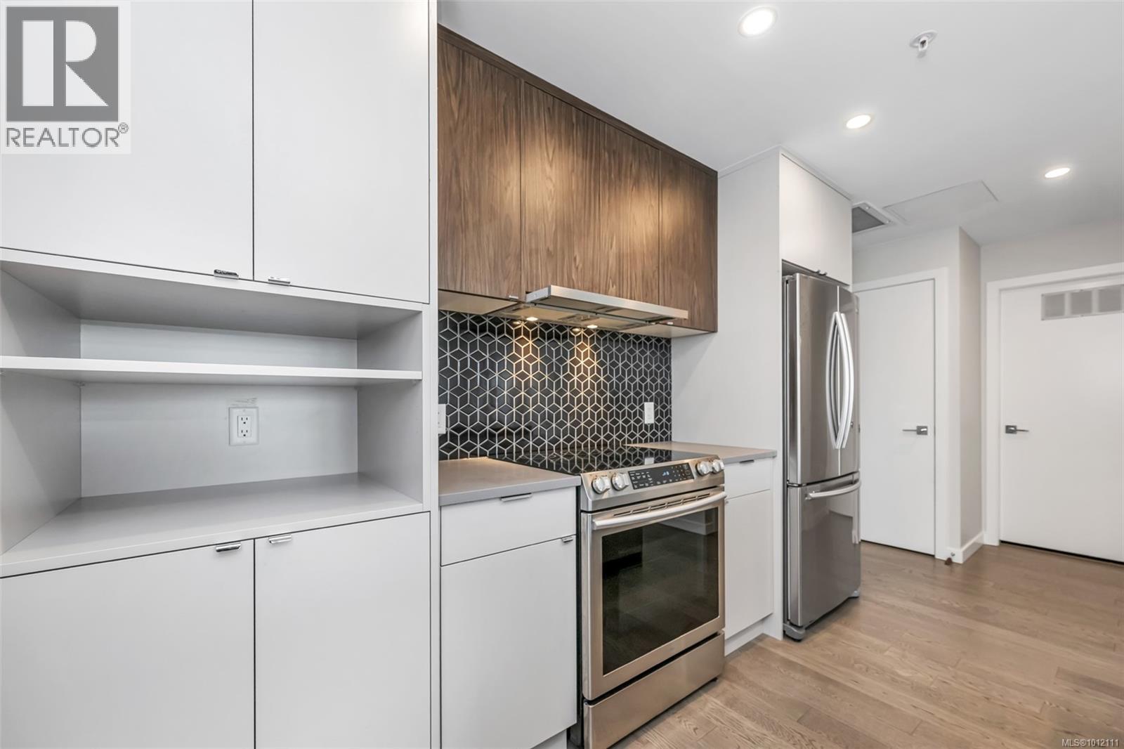 Photo 31 of 603 881 Short St, Saanich BC