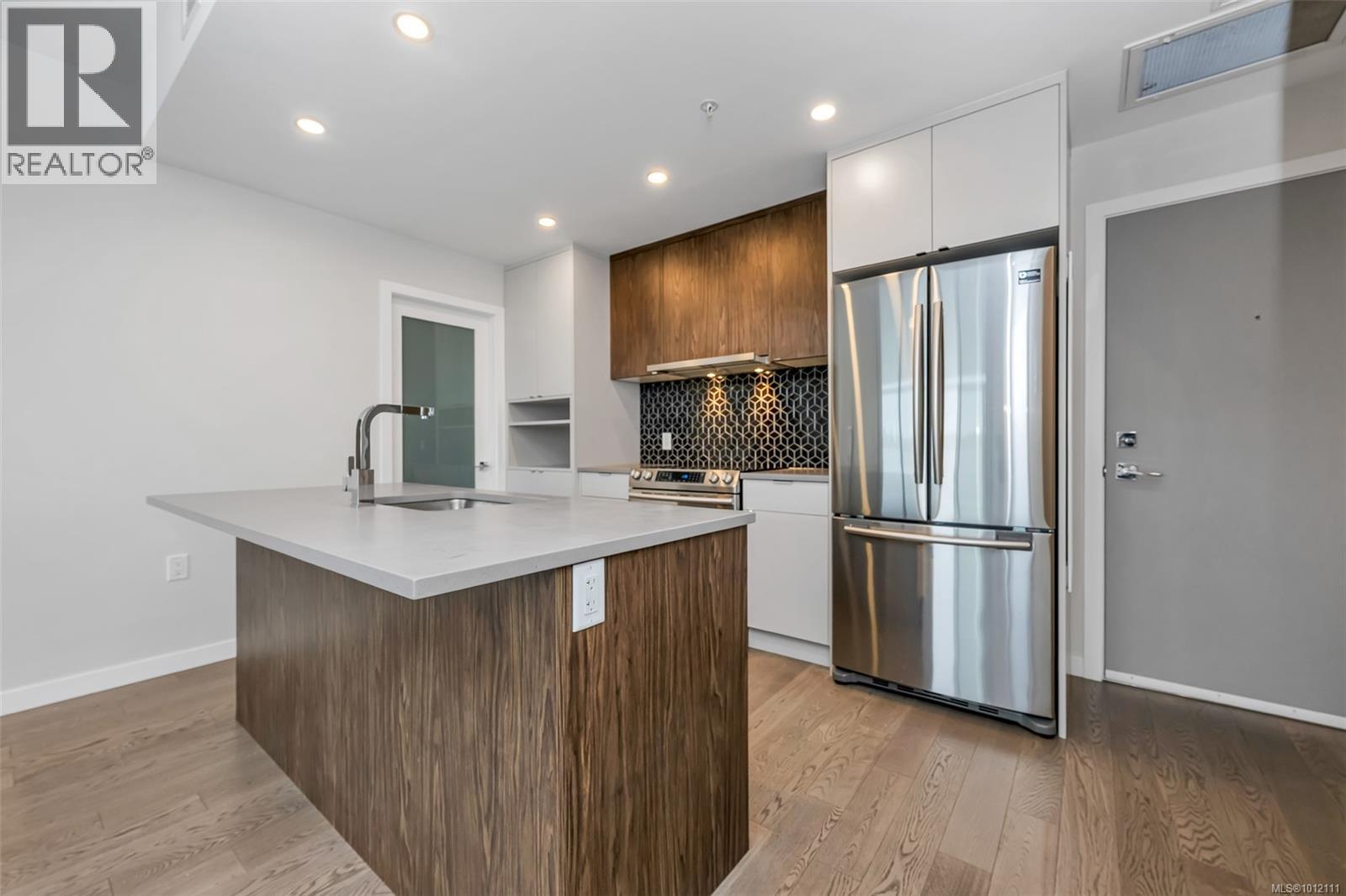 Photo 24 of 603 881 Short St, Saanich BC