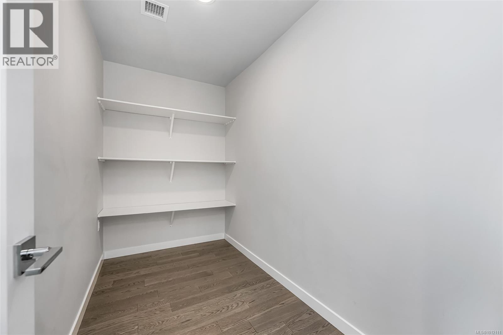 Photo 10 of 603 881 Short St, Saanich BC