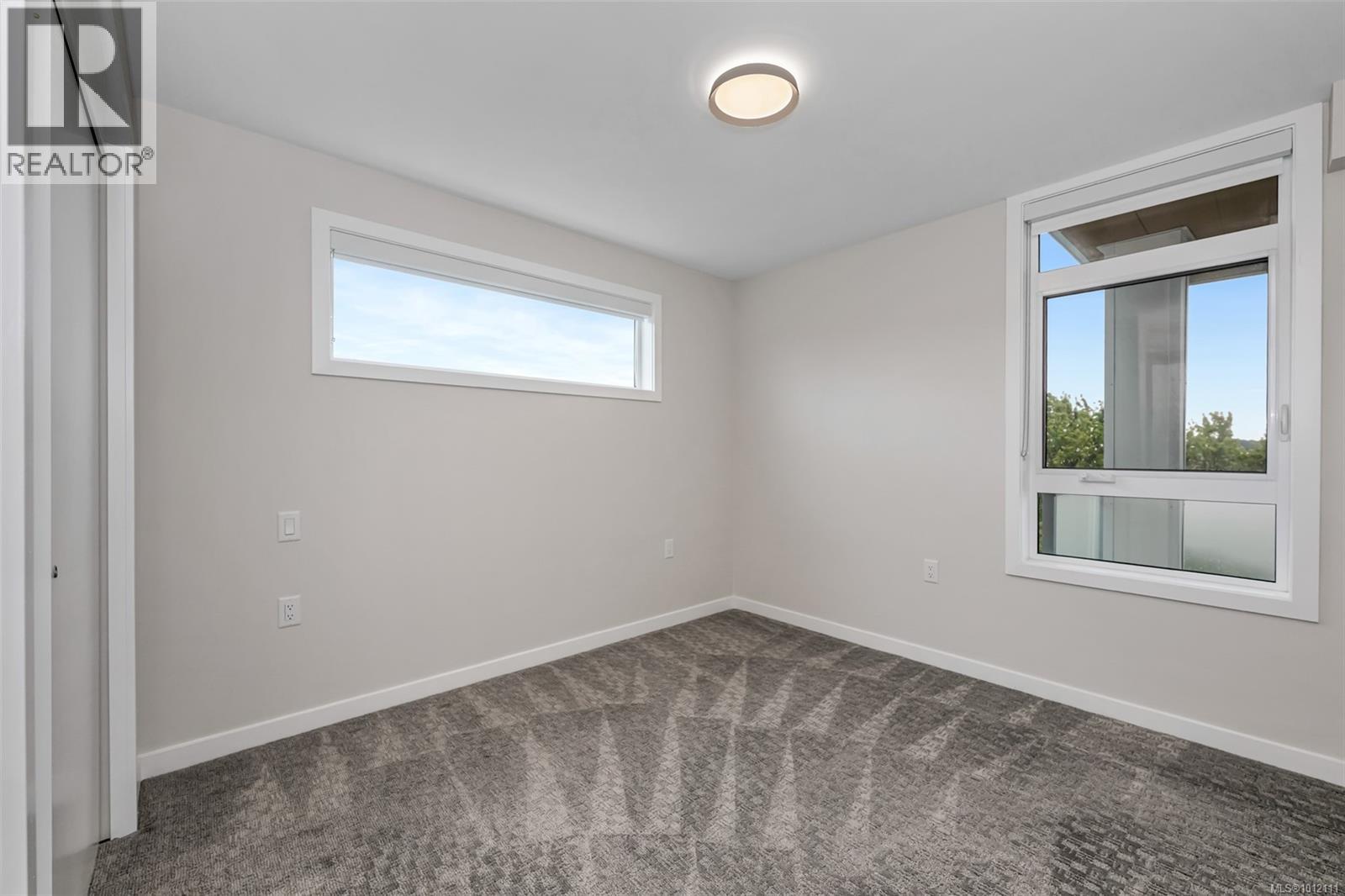 Photo 14 of 603 881 Short St, Saanich BC