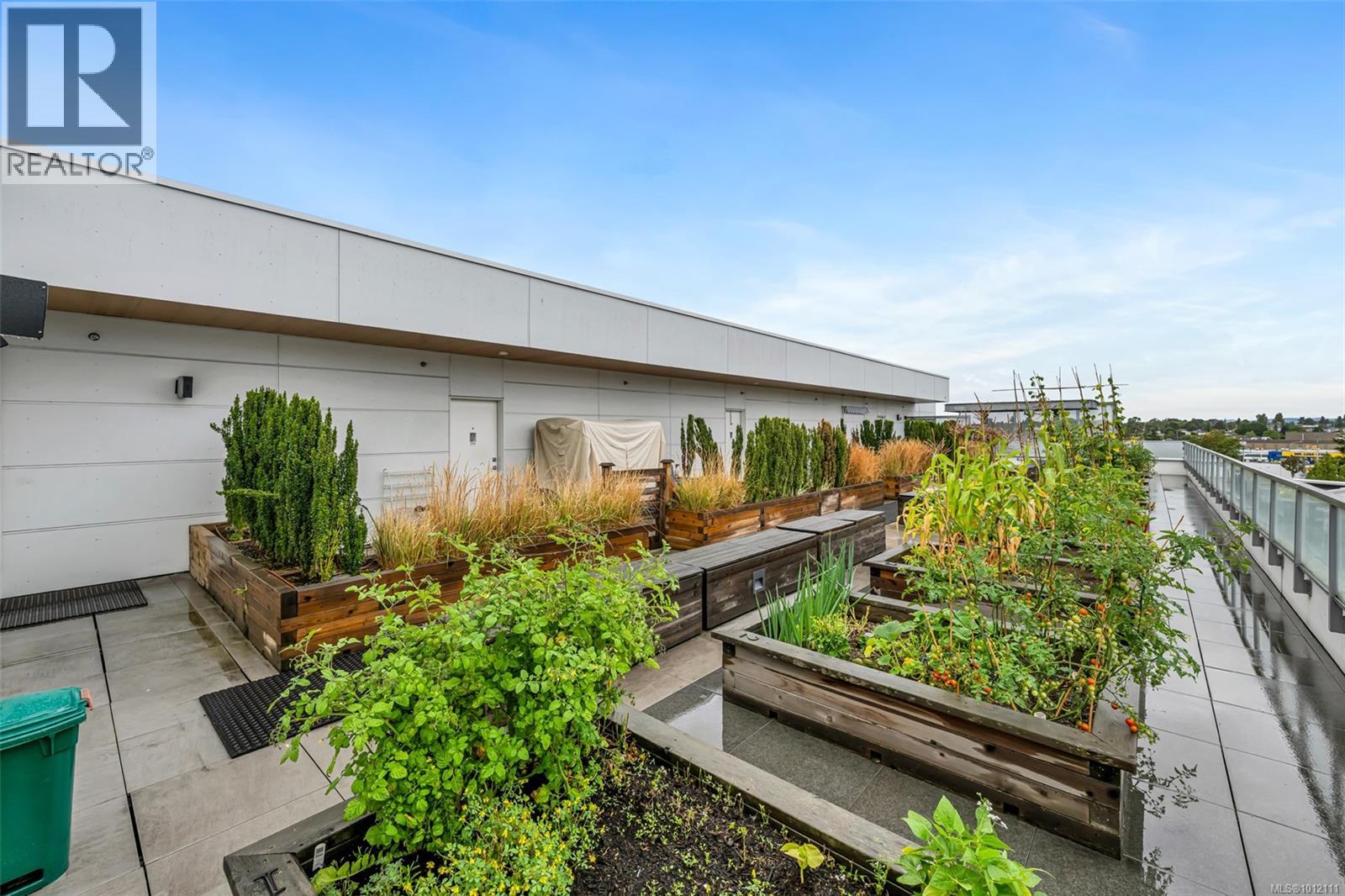 Photo 33 of 603 881 Short St, Saanich BC