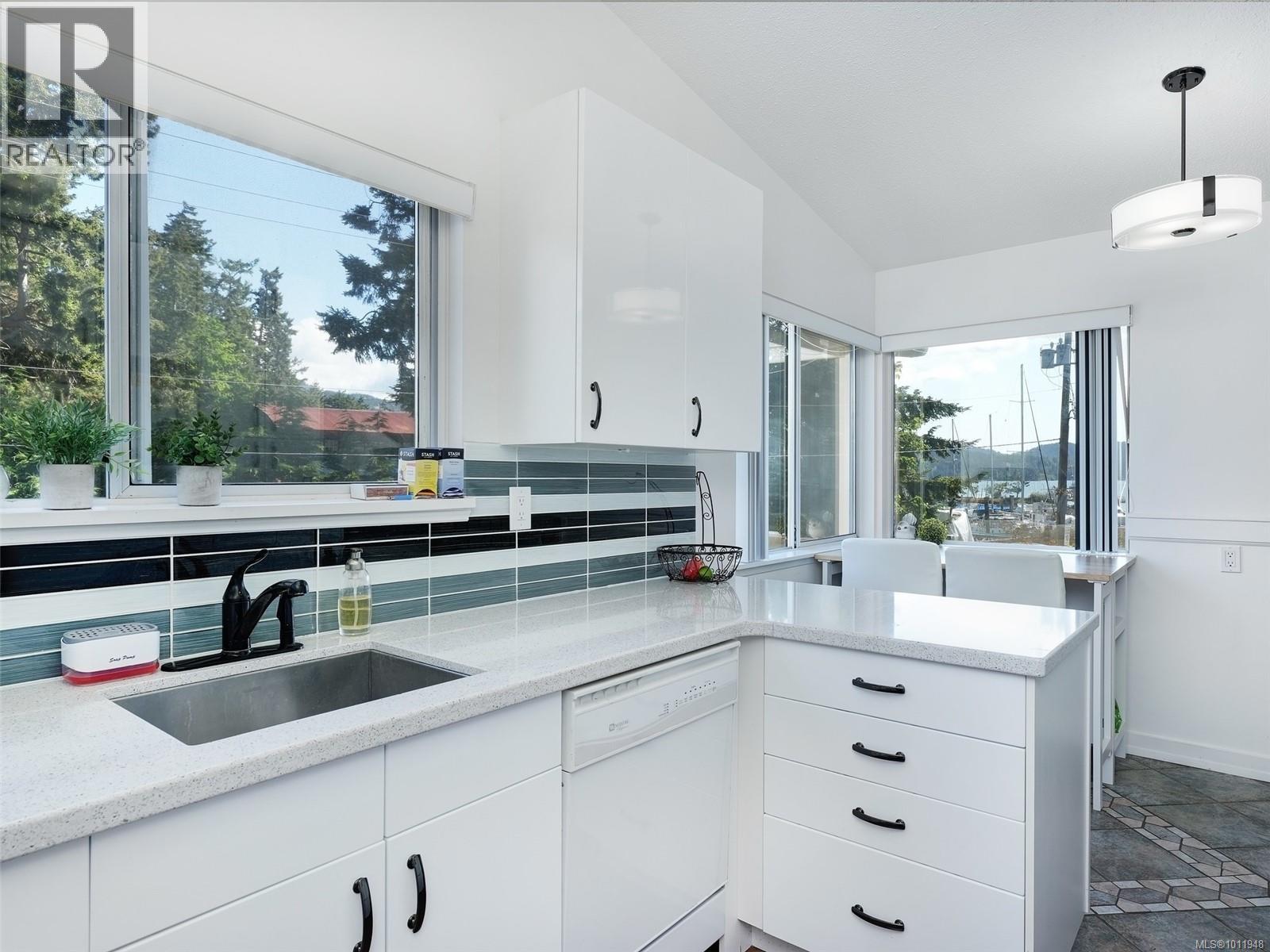 5 6110 Seabroom Road, Sooke