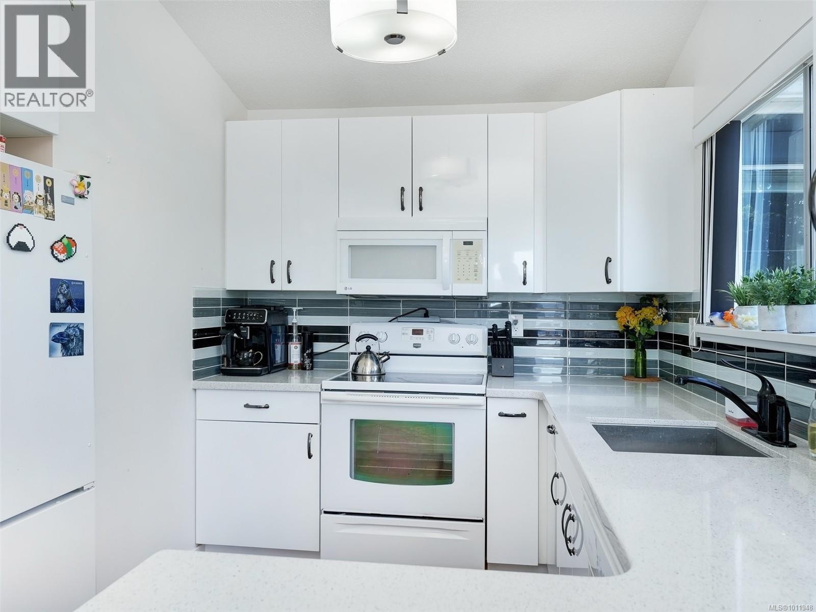 5 6110 Seabroom Road, Sooke