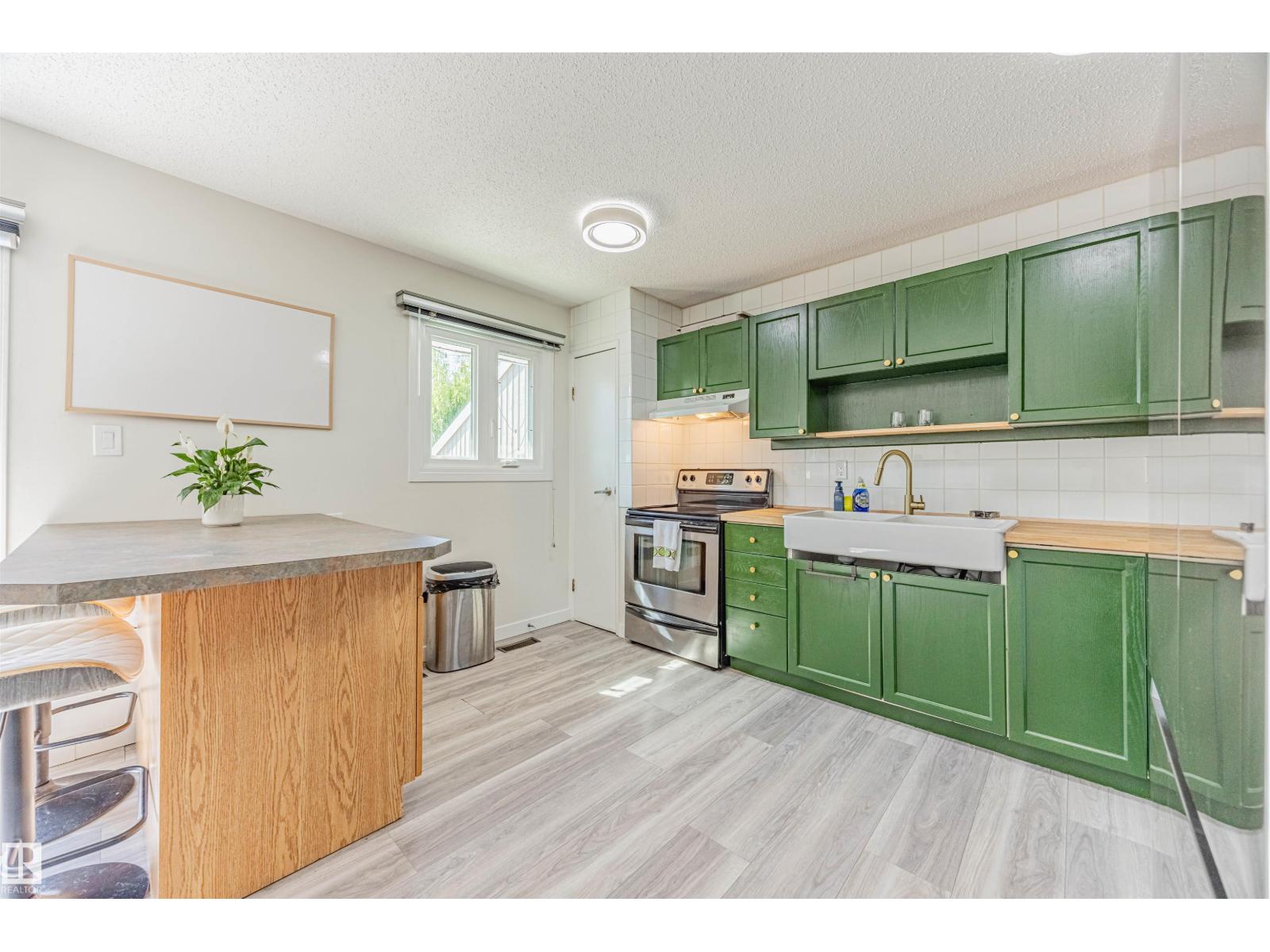 Photo 40 of 3044 108 St Nw, Edmonton AB