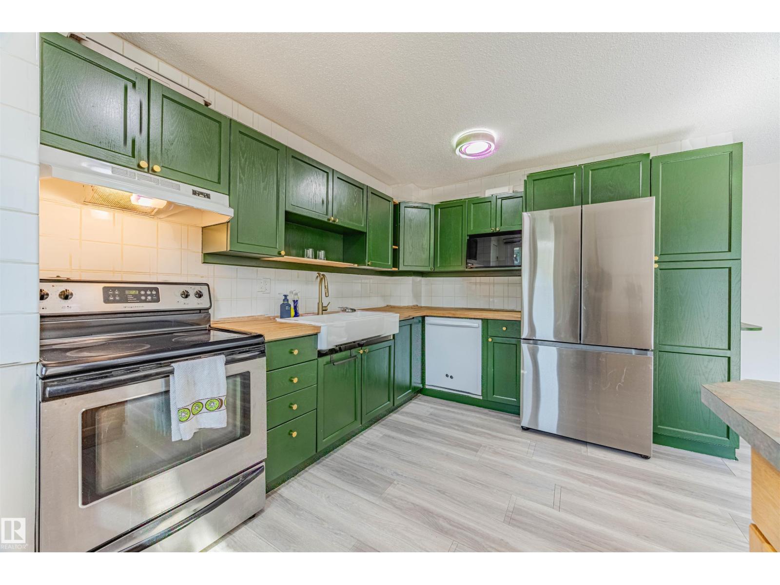 Photo 42 of 3044 108 St Nw, Edmonton AB
