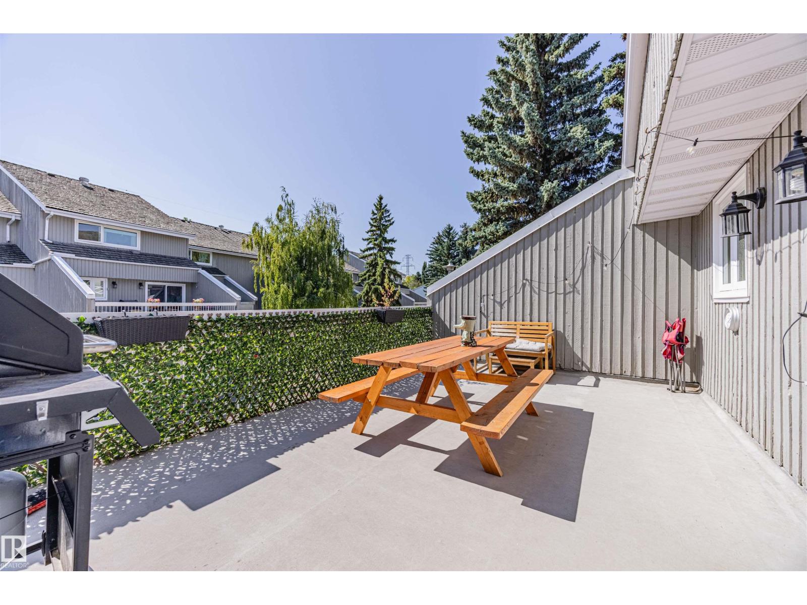 Photo 9 of 3044 108 St Nw, Edmonton AB