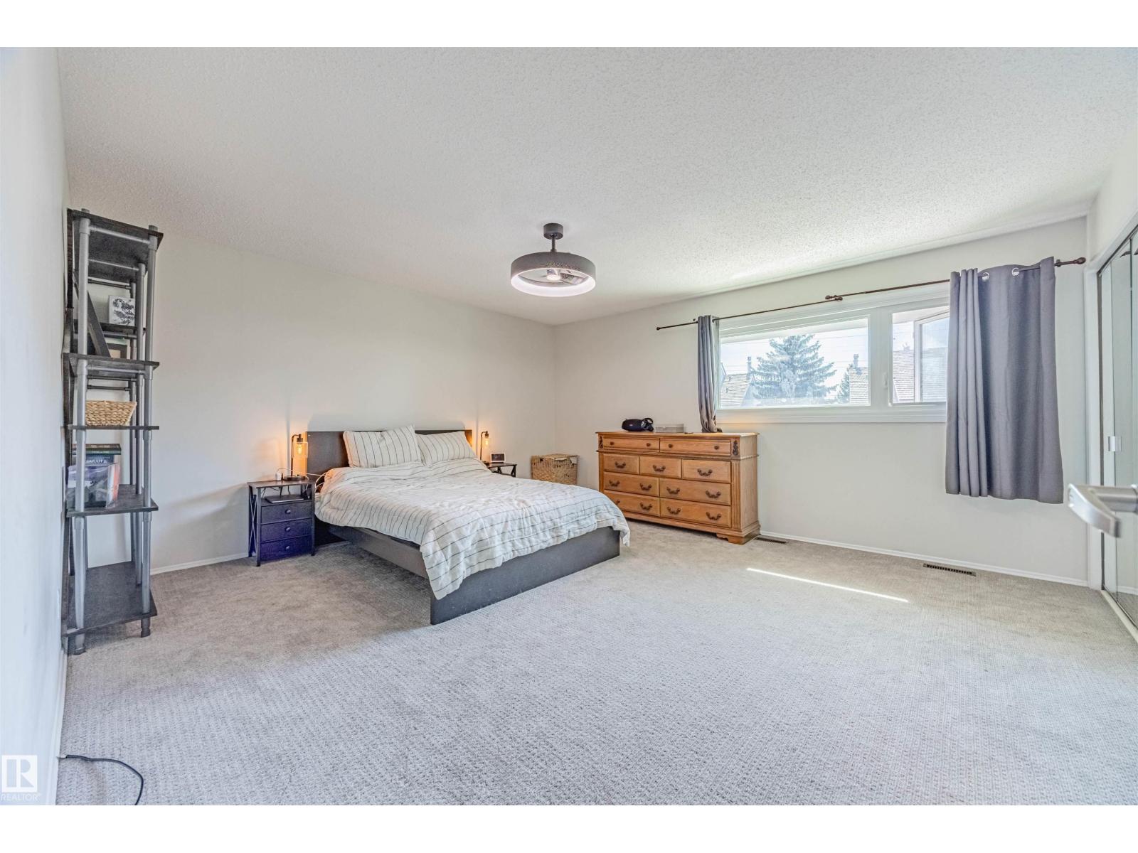 Photo 14 of 3044 108 St Nw, Edmonton AB