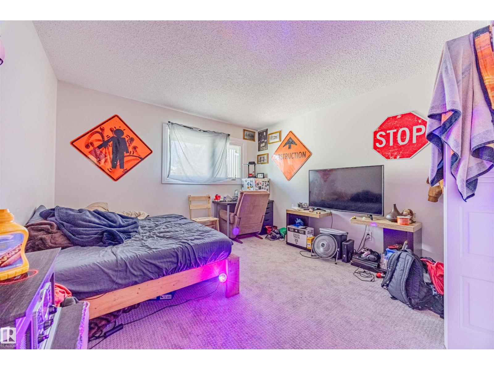 Photo 10 of 3044 108 St Nw, Edmonton AB