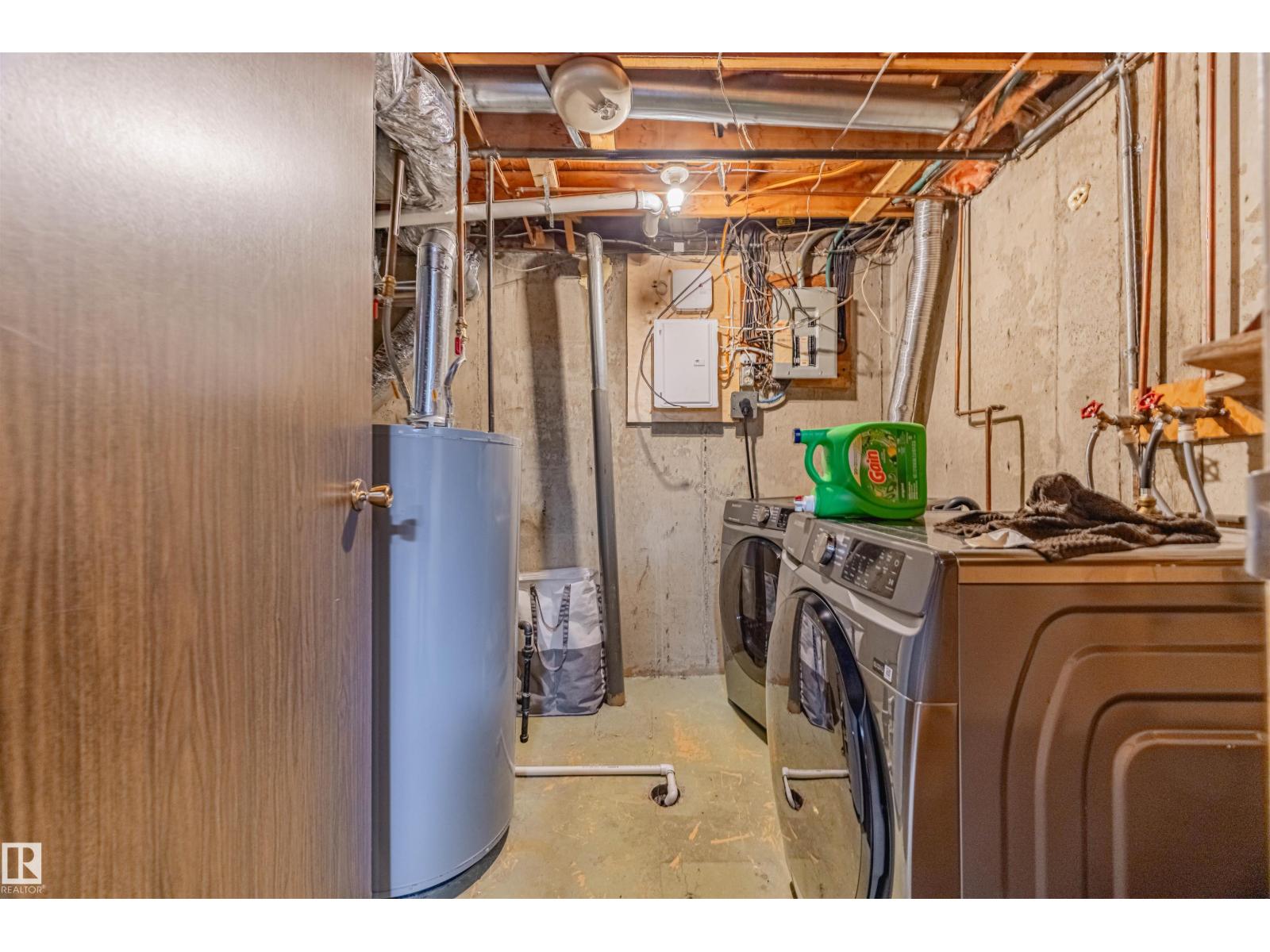 Photo 12 of 3044 108 St Nw, Edmonton AB