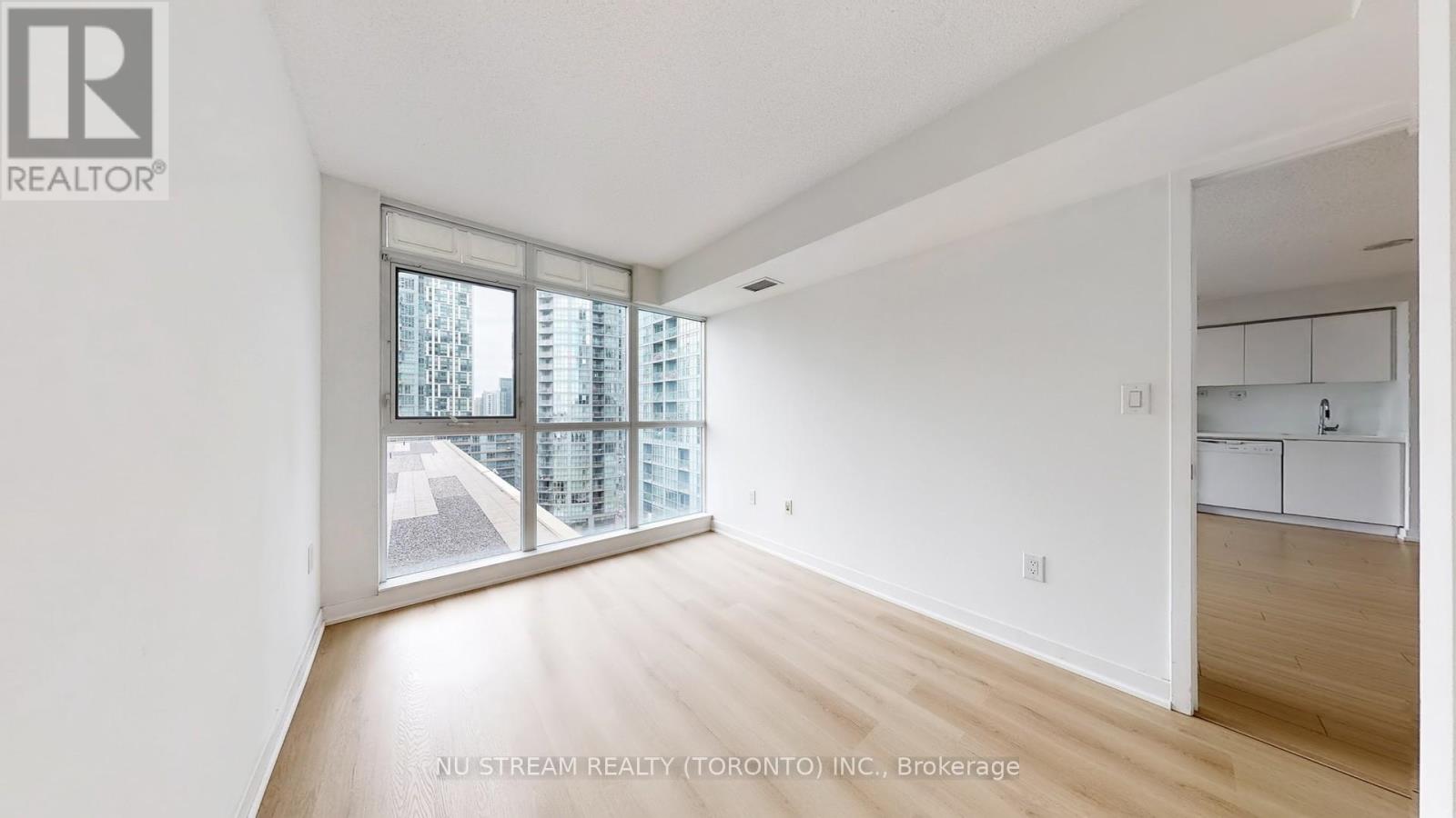 Photo 14 of 1201 10 Capreol Court, Toronto ON