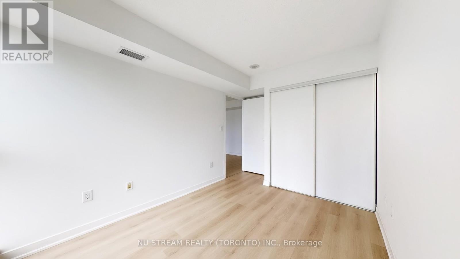 Photo 15 of 1201 10 Capreol Court, Toronto ON
