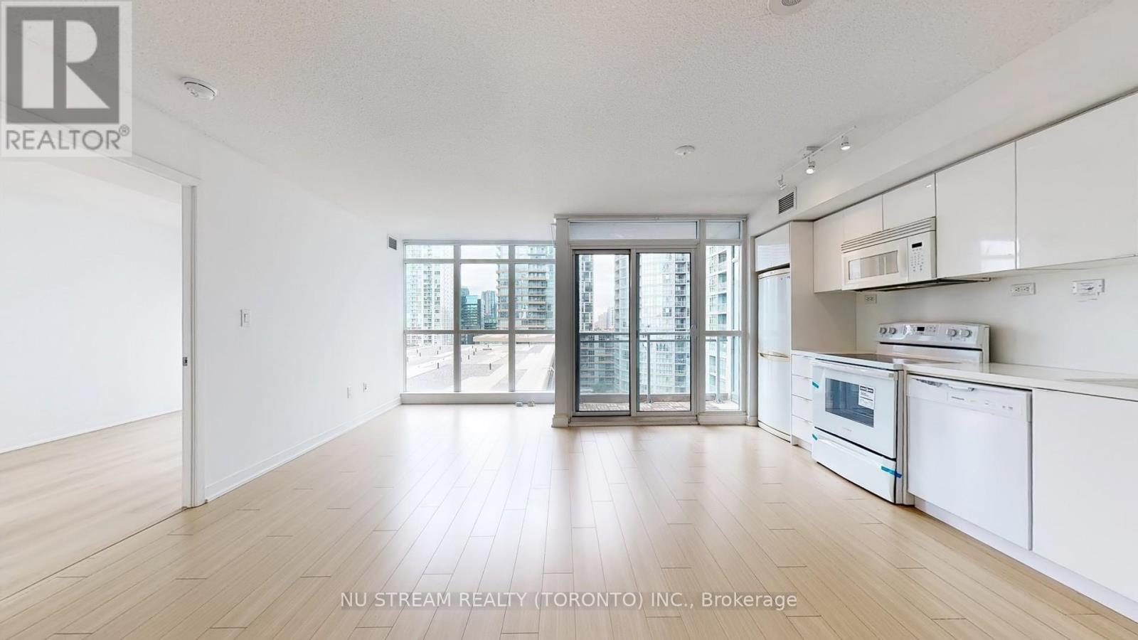Photo 7 of 1201 10 Capreol Court, Toronto ON