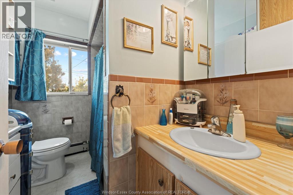 Photo 3 of 2609 Alexis Avenue, Windsor ON
