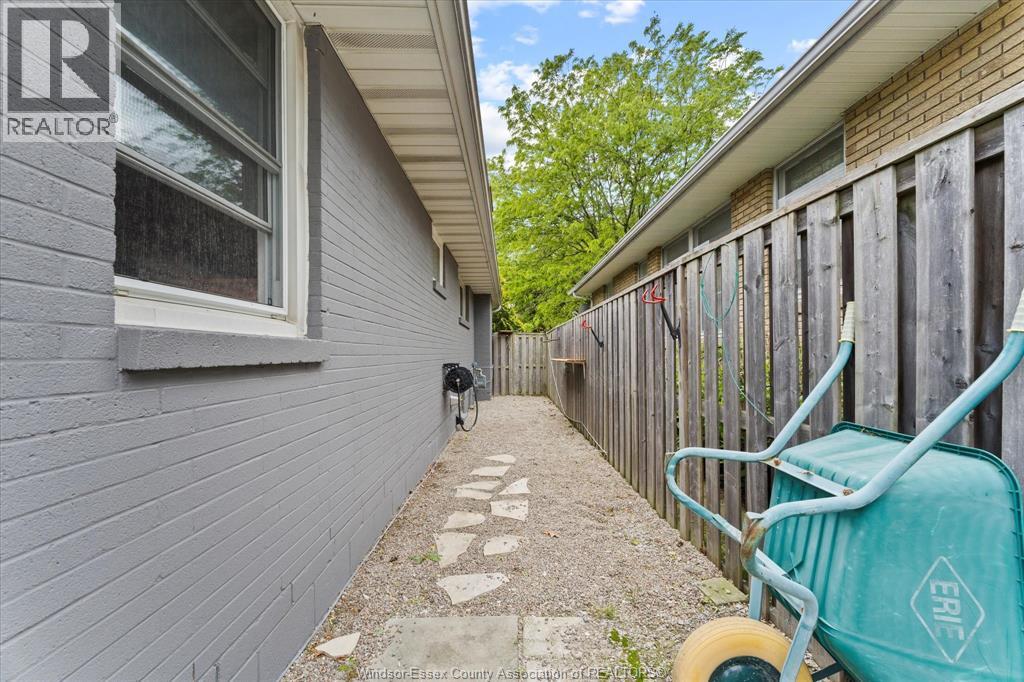 Photo 15 of 2510 Ida Road, Windsor ON