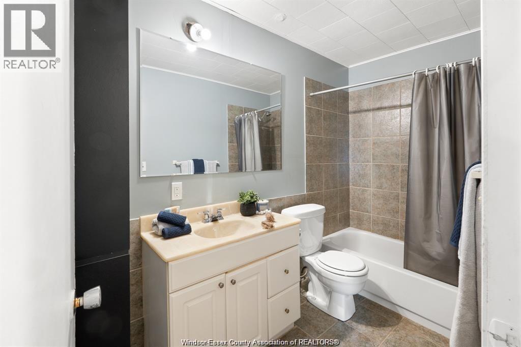Photo 41 of 83 Brock Street, Chathamkent ON