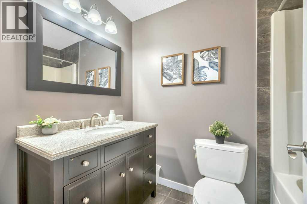 Photo 35 of 164 Camden Court, Strathmore AB