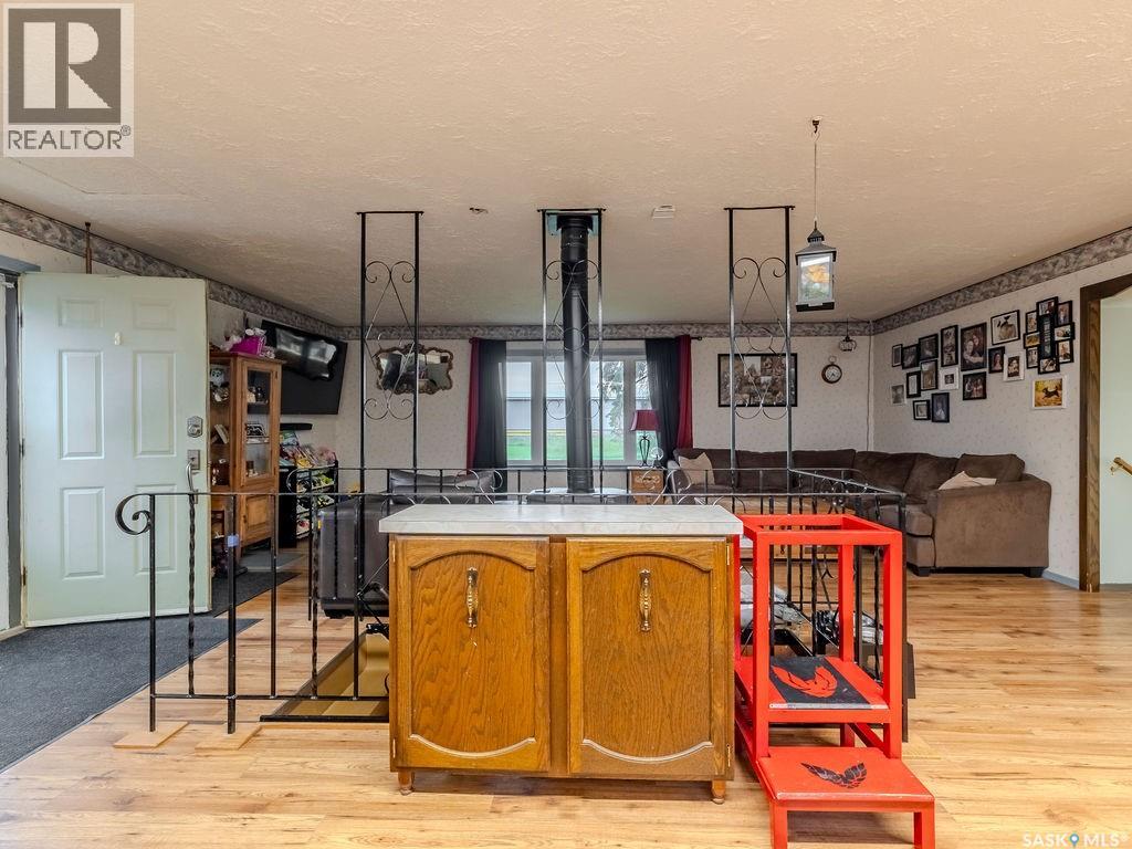 Photo 13 of 139 Railway Avenue E, Vanscoy SK