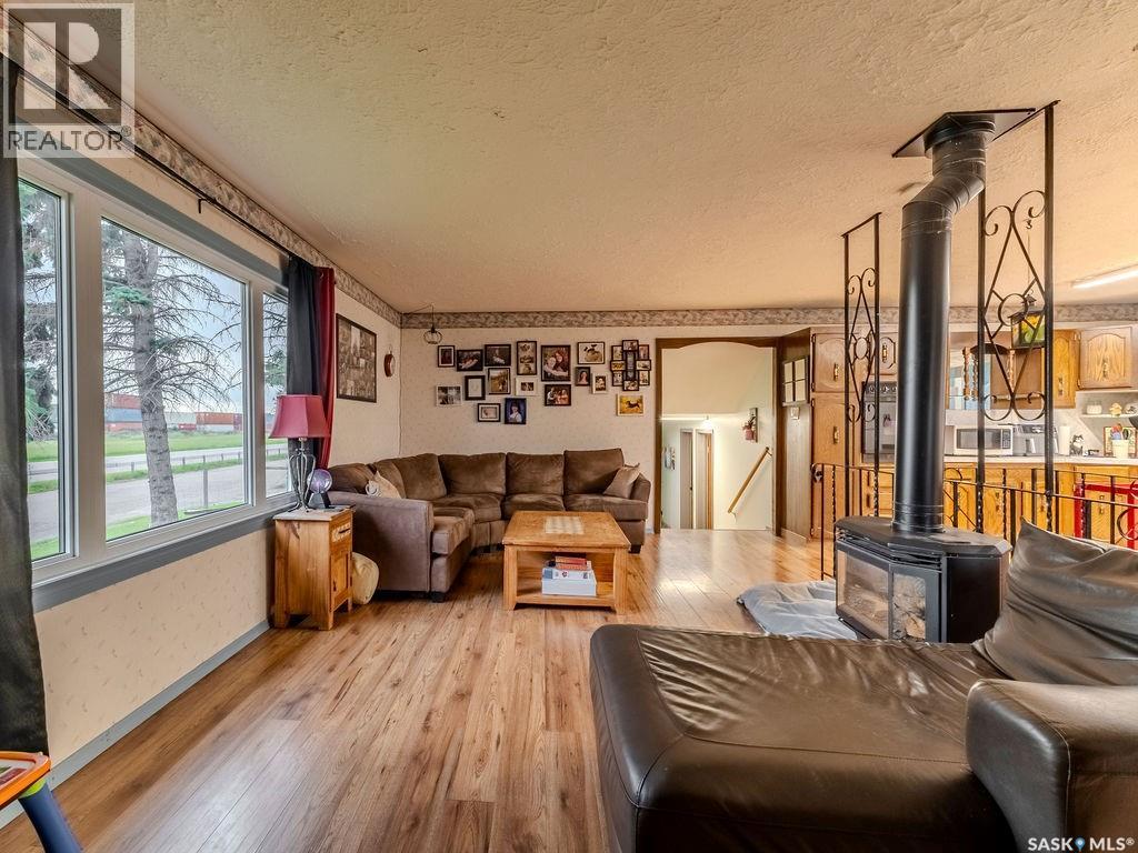 Photo 15 of 139 Railway Avenue E, Vanscoy SK
