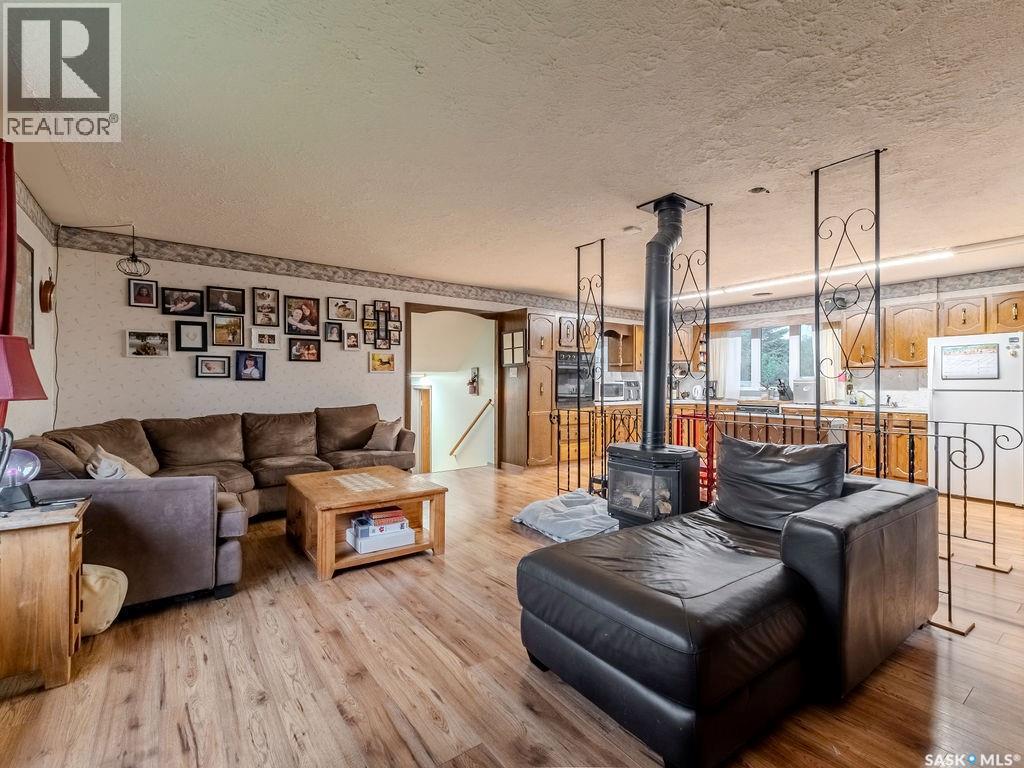 Photo 16 of 139 Railway Avenue E, Vanscoy SK