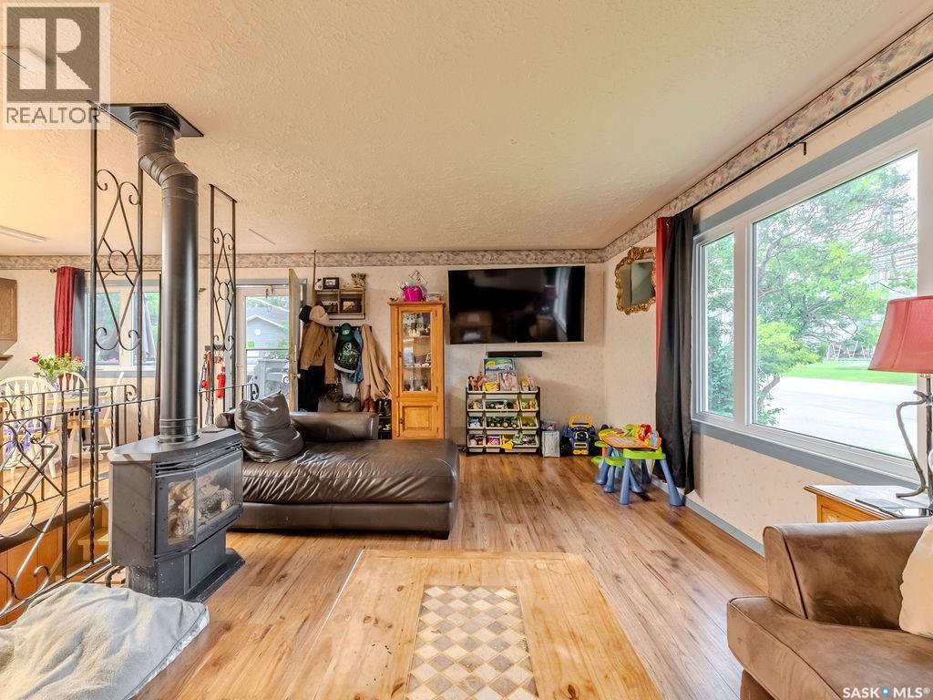 Photo 17 of 139 Railway Avenue E, Vanscoy SK