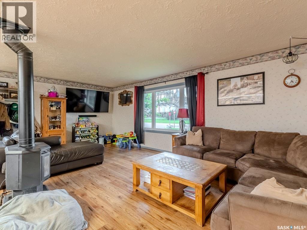 Photo 18 of 139 Railway Avenue E, Vanscoy SK