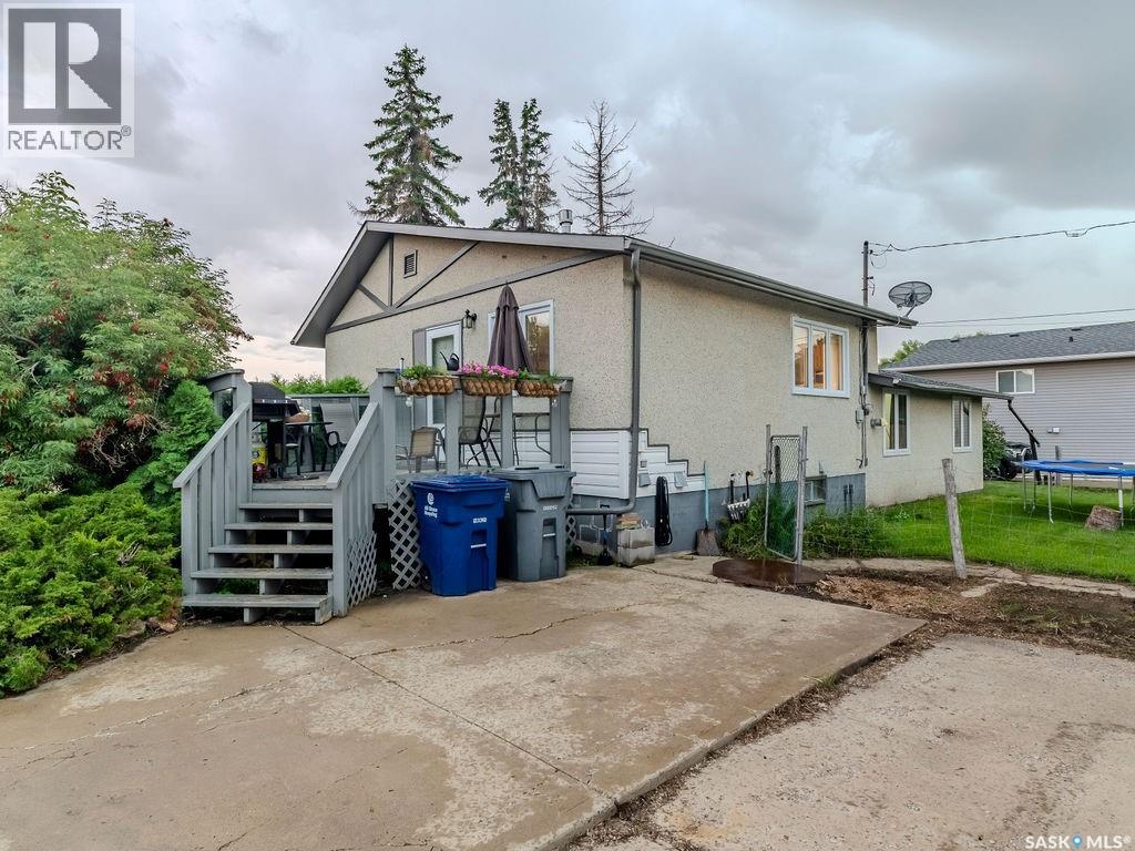 Photo 3 of 139 Railway Avenue E, Vanscoy SK