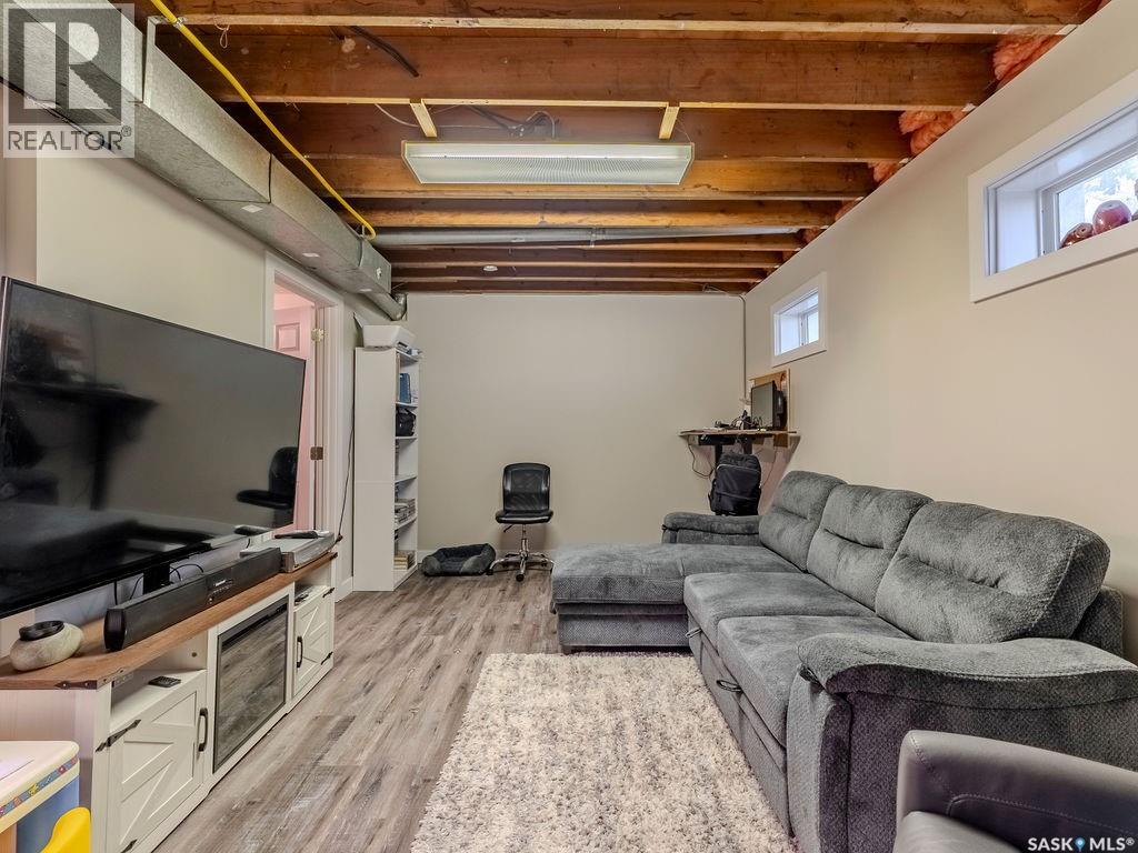 Photo 33 of 139 Railway Avenue E, Vanscoy SK