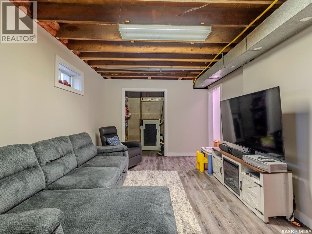 Photo 34 of 139 Railway Avenue E, Vanscoy SK