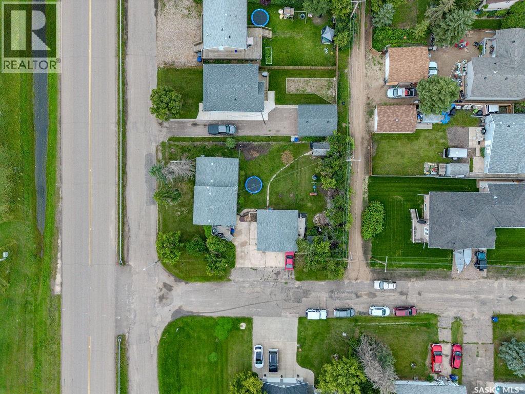 Photo 42 of 139 Railway Avenue E, Vanscoy SK