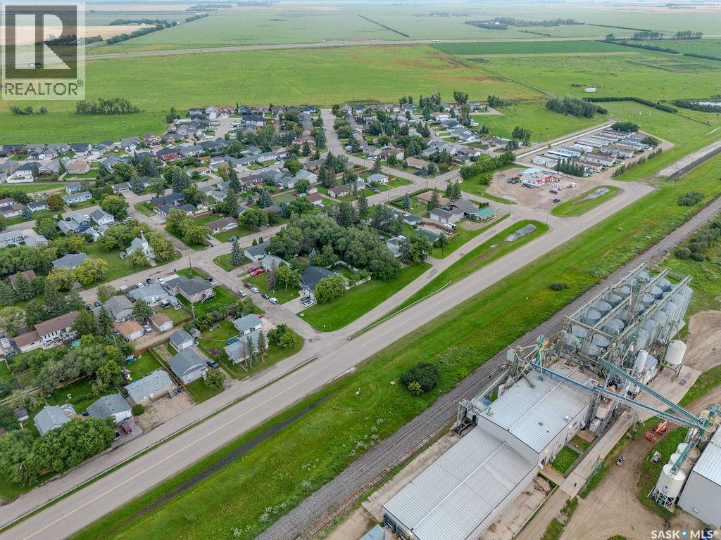 Photo 47 of 139 Railway Avenue E, Vanscoy SK