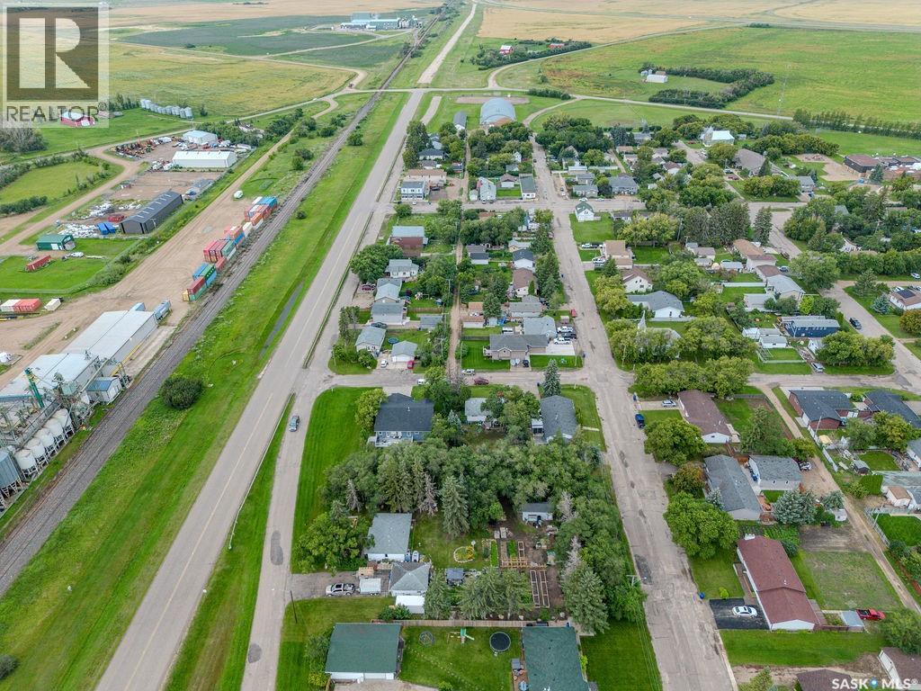 Photo 48 of 139 Railway Avenue E, Vanscoy SK