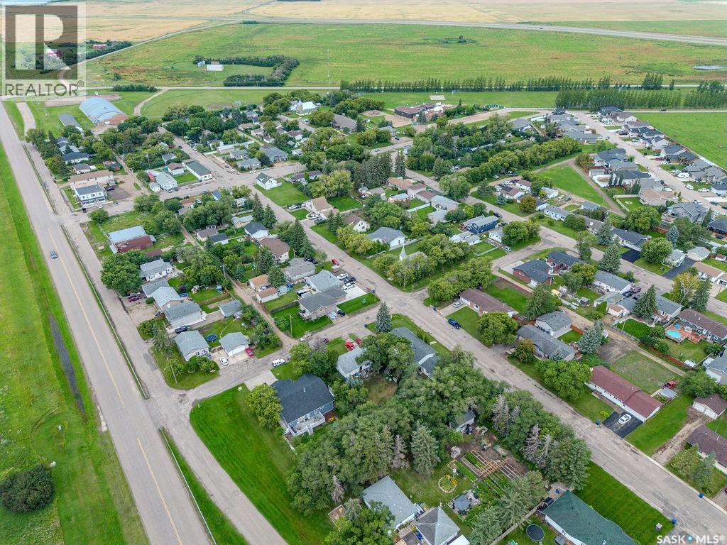 Photo 50 of 139 Railway Avenue E, Vanscoy SK