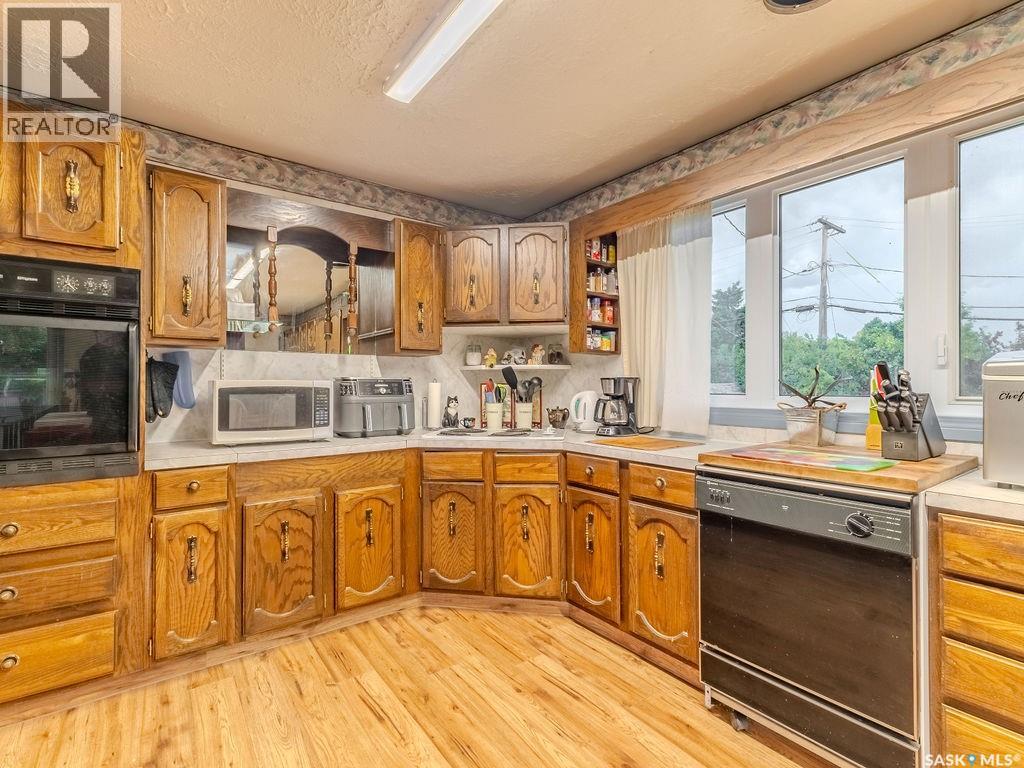 Photo 8 of 139 Railway Avenue E, Vanscoy SK