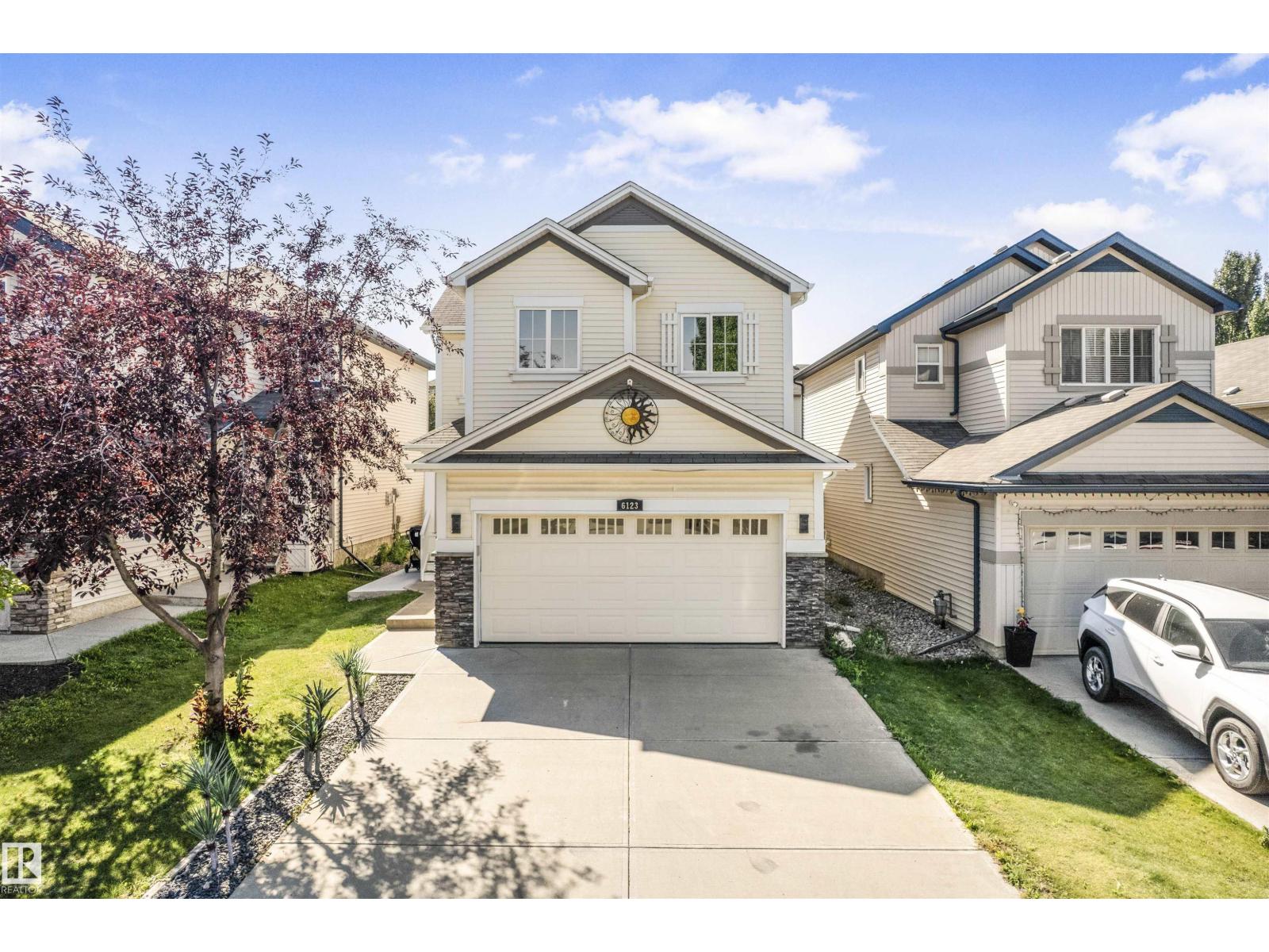 Photo 3 of 6123 11 Av Sw, Edmonton AB