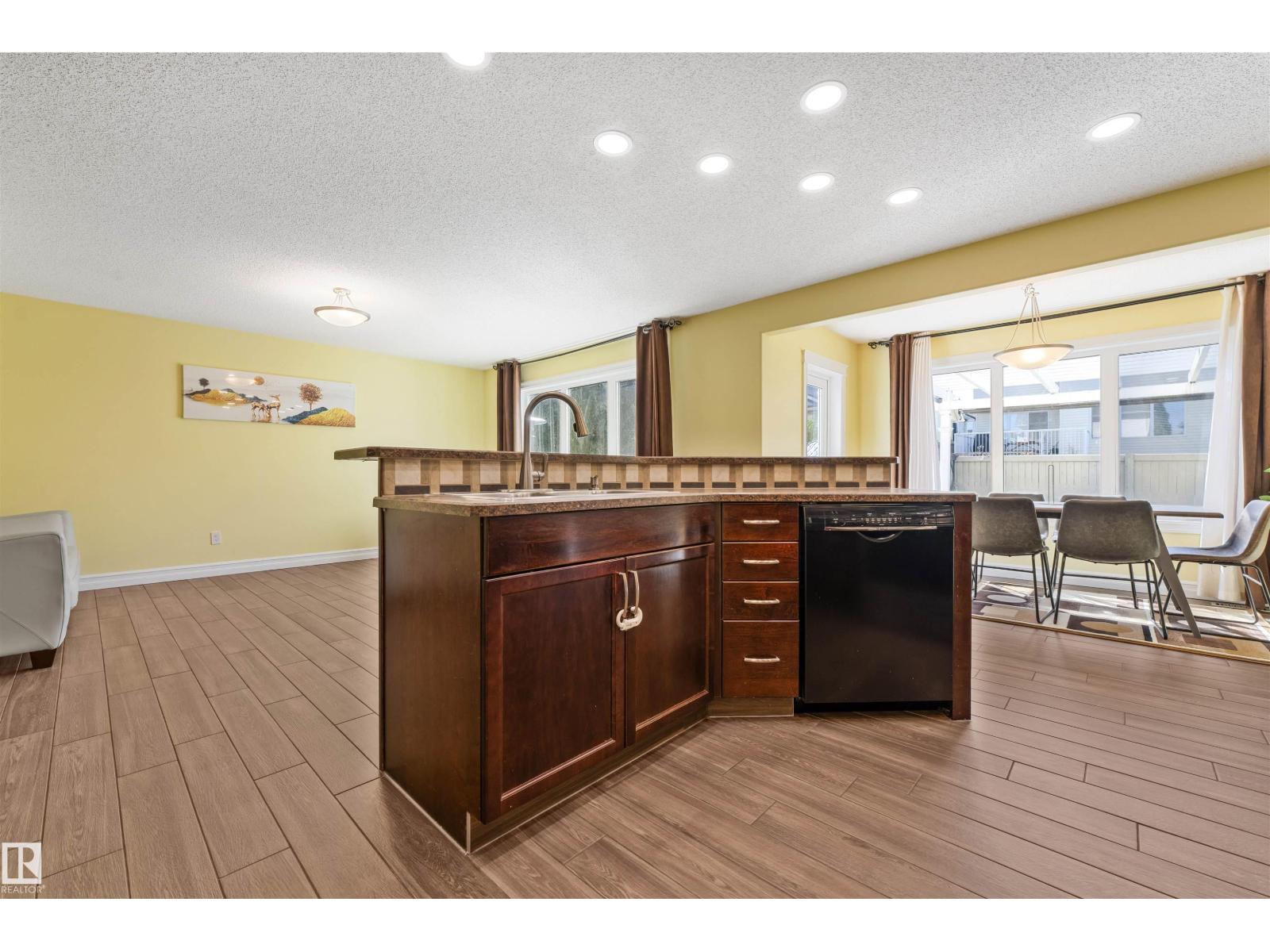 Photo 2 of 6123 11 Av Sw, Edmonton AB