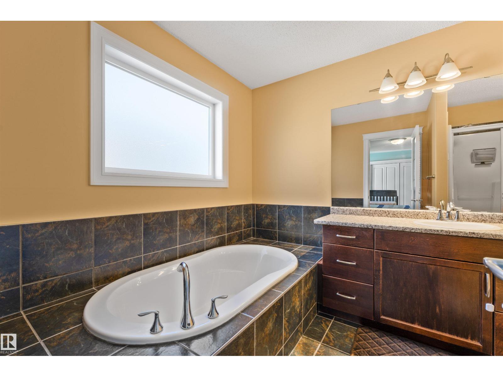 Photo 9 of 6123 11 Av Sw, Edmonton AB