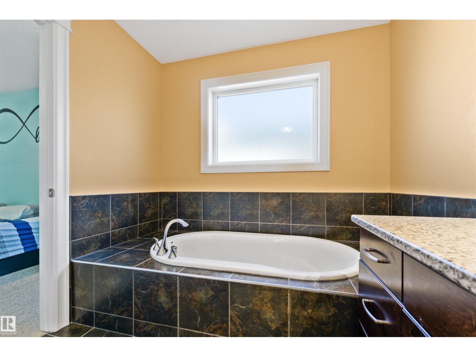 Photo 20 of 6123 11 Av Sw, Edmonton AB