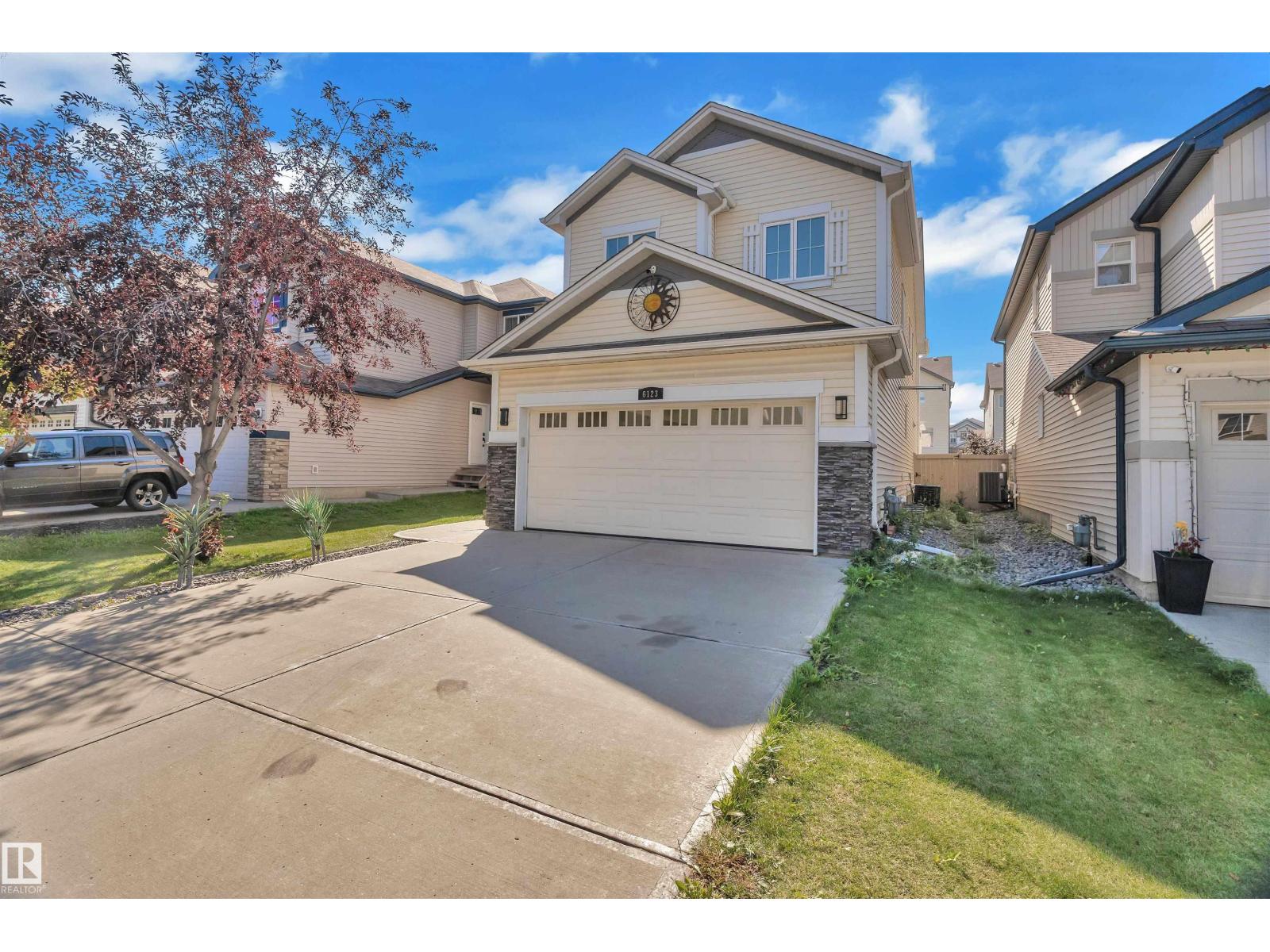 Photo 4 of 6123 11 Av Sw, Edmonton AB
