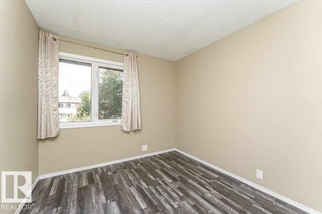 Photo 11 of 3299 139 Av Nw, Edmonton AB