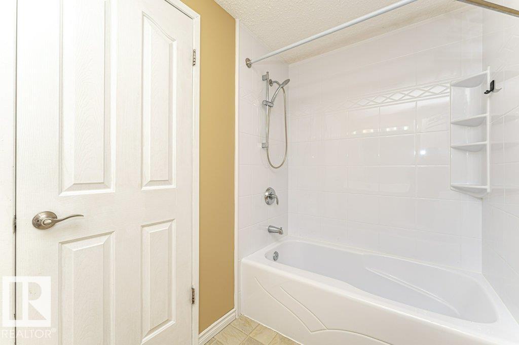 Photo 4 of 3299 139 Av Nw, Edmonton AB