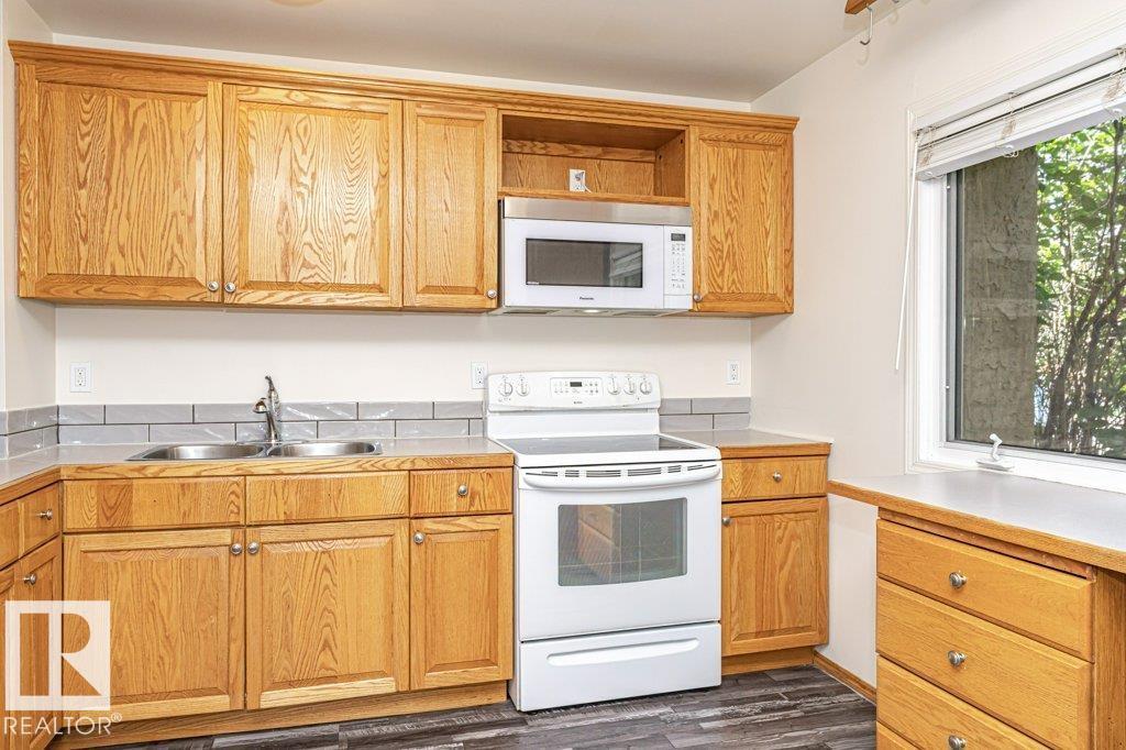 Photo 8 of 3299 139 Av Nw, Edmonton AB