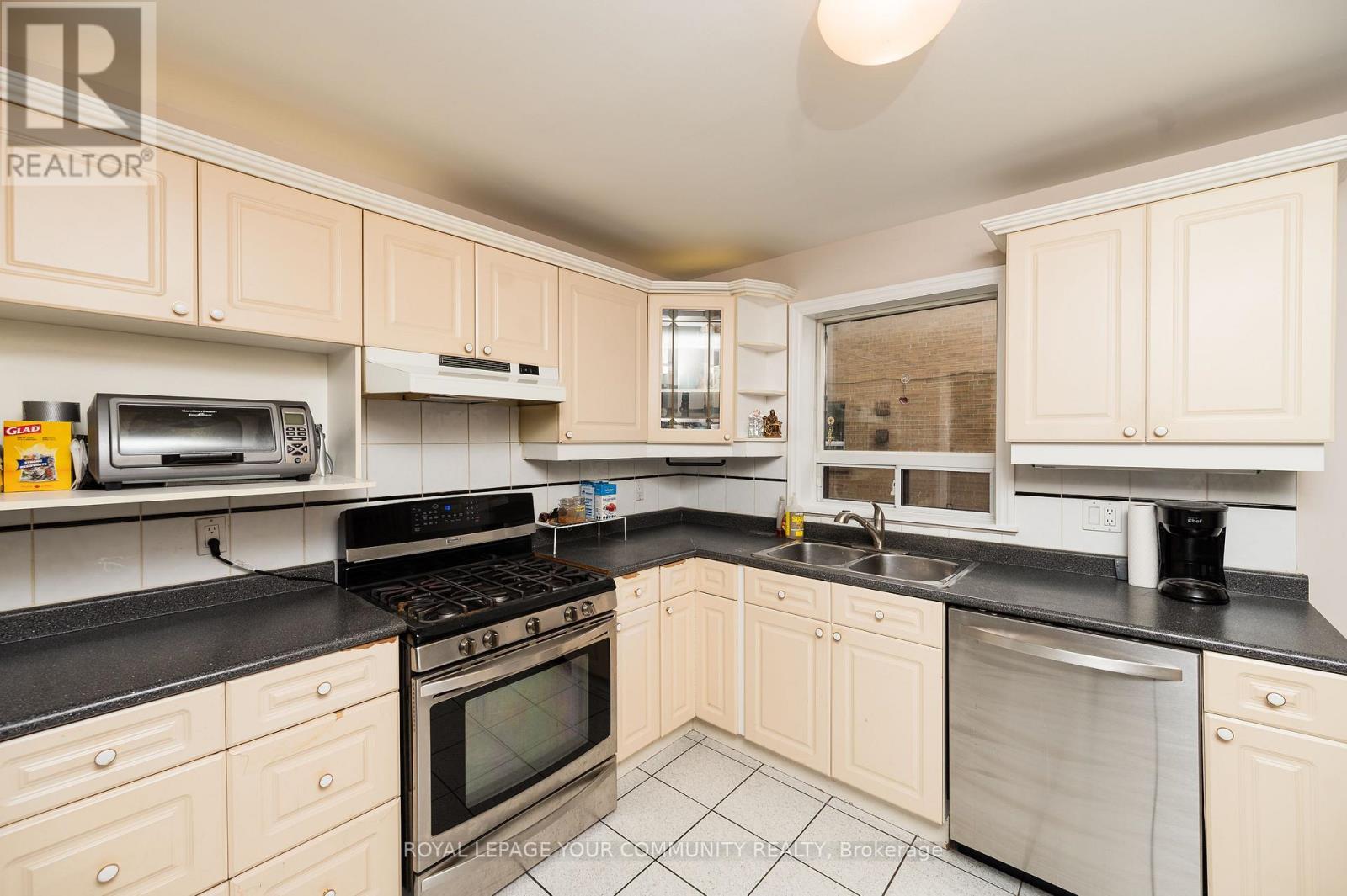 Photo 18 of 775 Wilson Heights Boulevard, Toronto ON