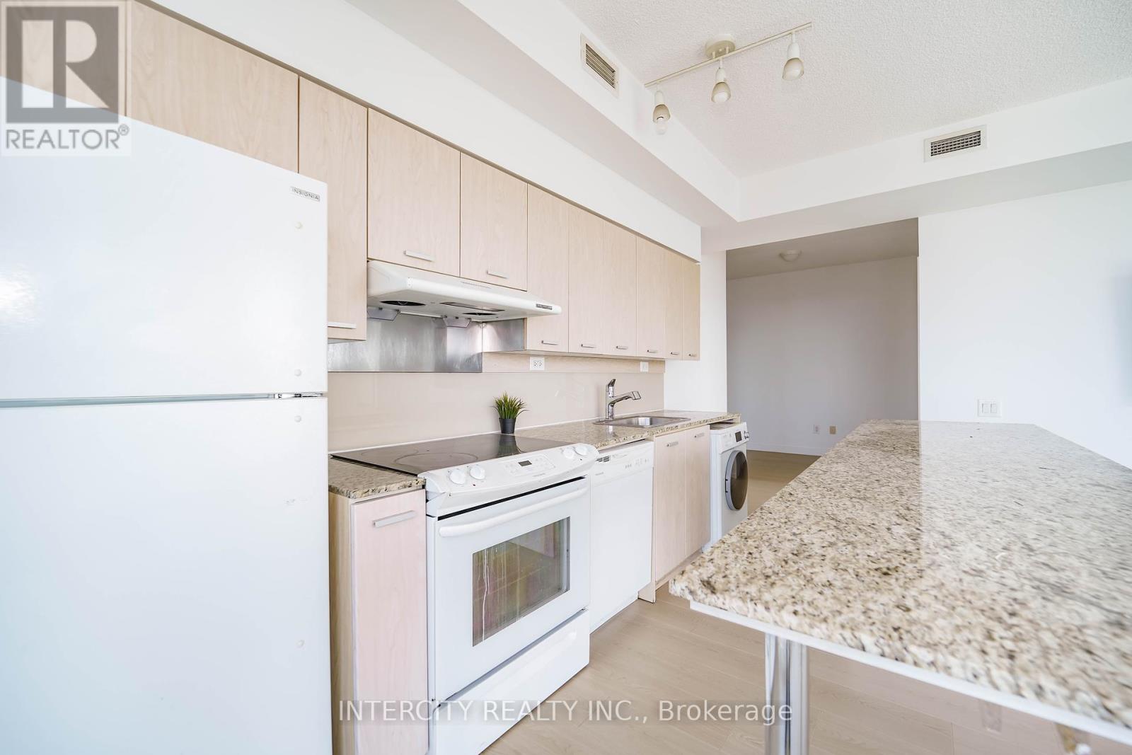Photo 3 of 3002 29 Singer Court, Toronto ON