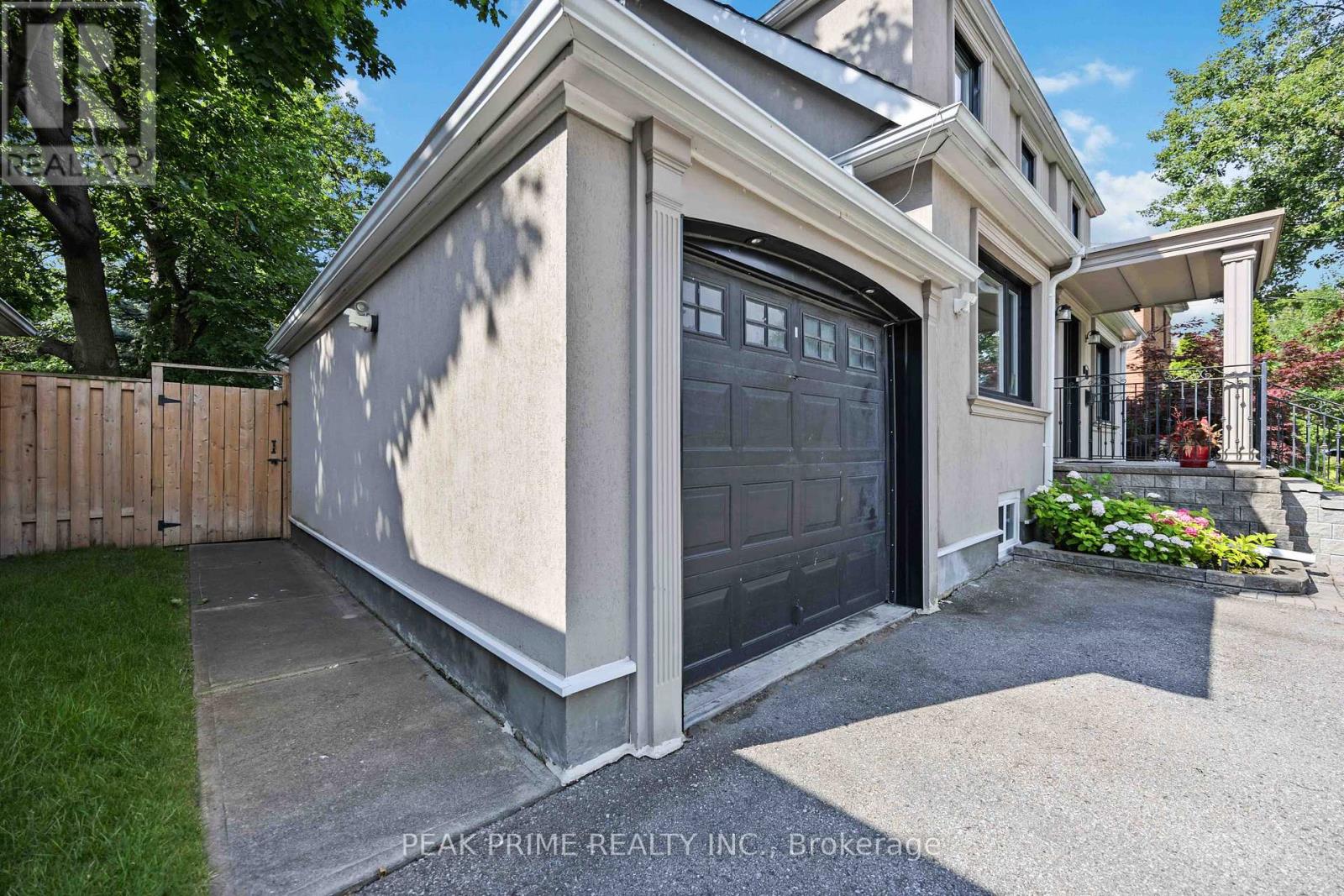 Photo 18 of Bsmt 211 Glendora Avenue, Toronto ON