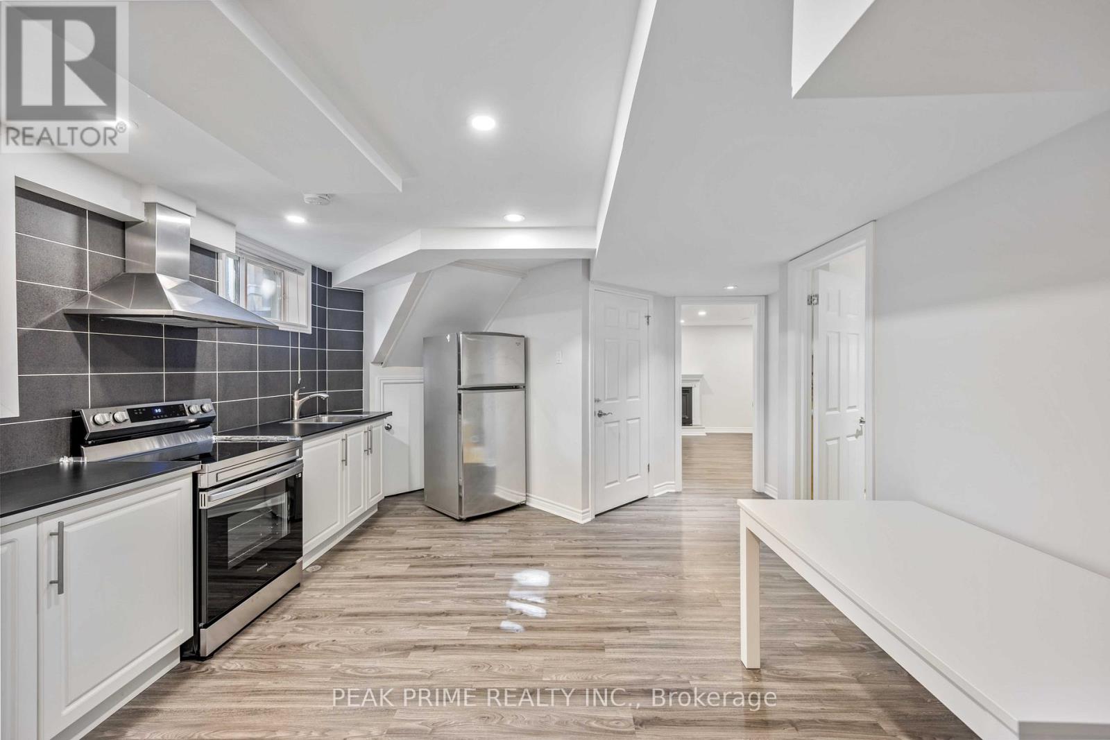 Photo 3 of Bsmt 211 Glendora Avenue, Toronto ON