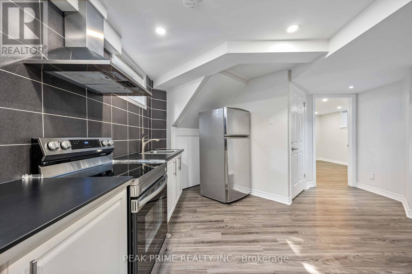 Photo 27 of Bsmt 211 Glendora Avenue, Toronto ON