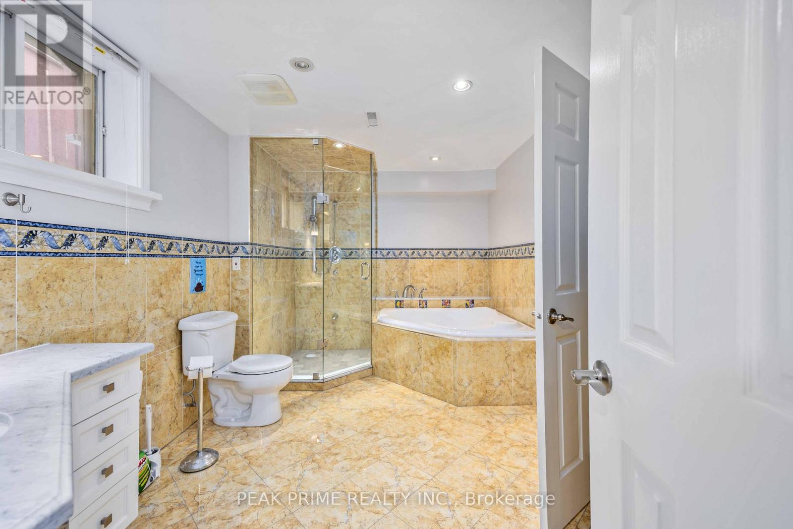 Photo 20 of Bsmt 211 Glendora Avenue, Toronto ON
