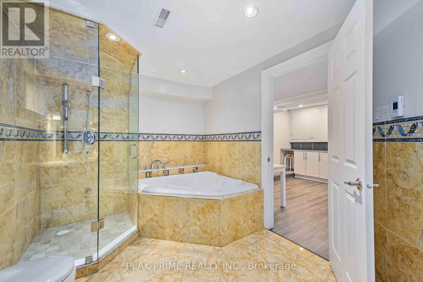 Photo 6 of Bsmt 211 Glendora Avenue, Toronto ON