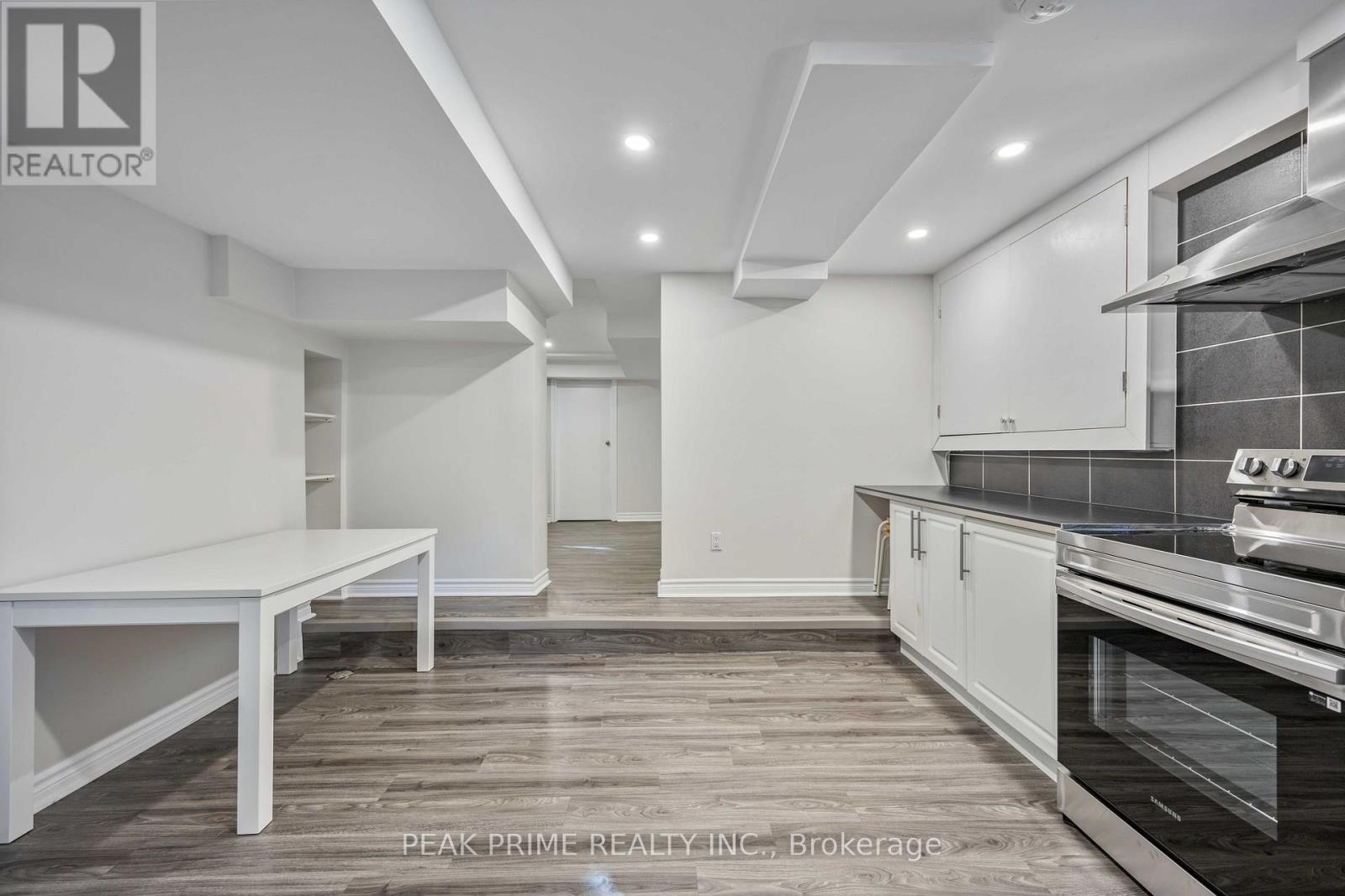 Photo 2 of Bsmt 211 Glendora Avenue, Toronto ON